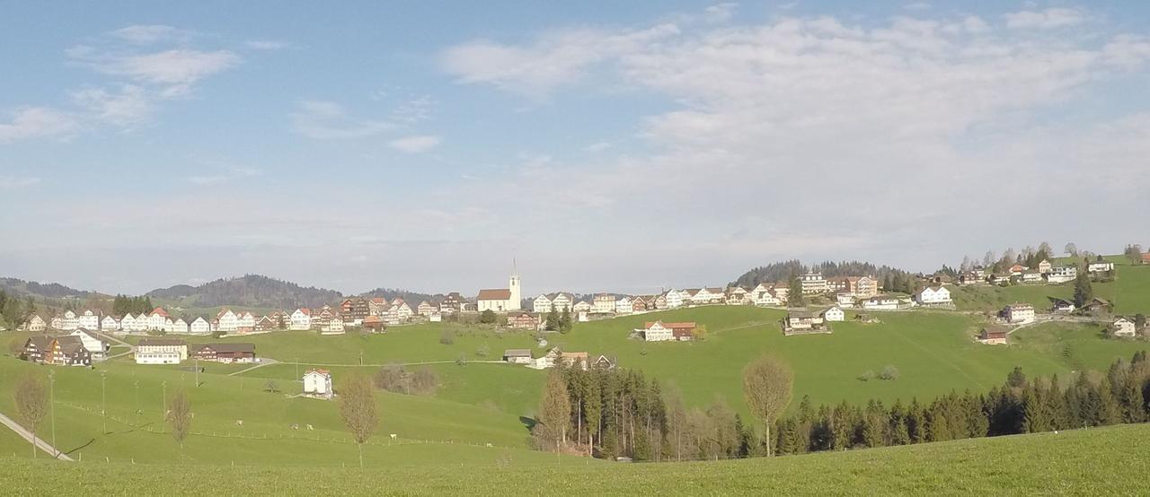 Hotel Garni Traube B&B Schwellbrunn Exterior foto